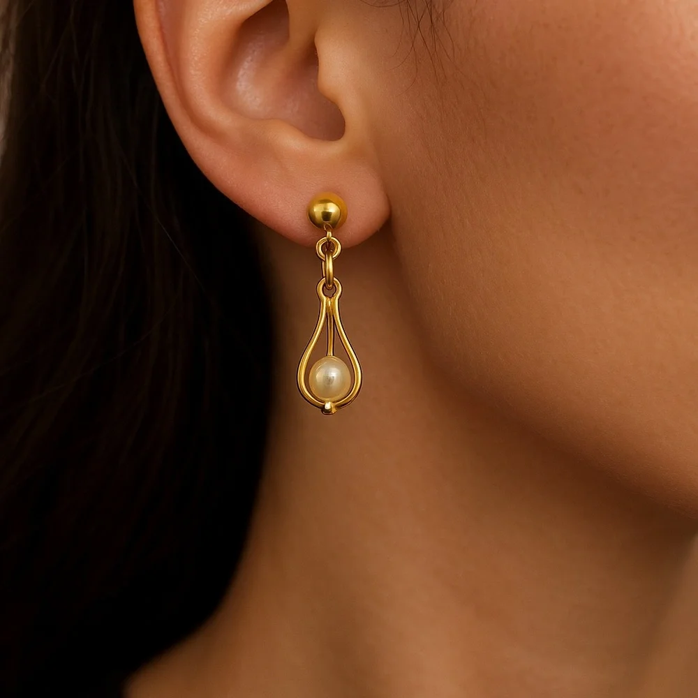 Dangle Earrings pierced goldtone faux pearl 1” long